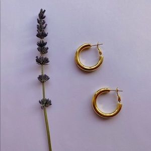 Thick gold 90s hoops